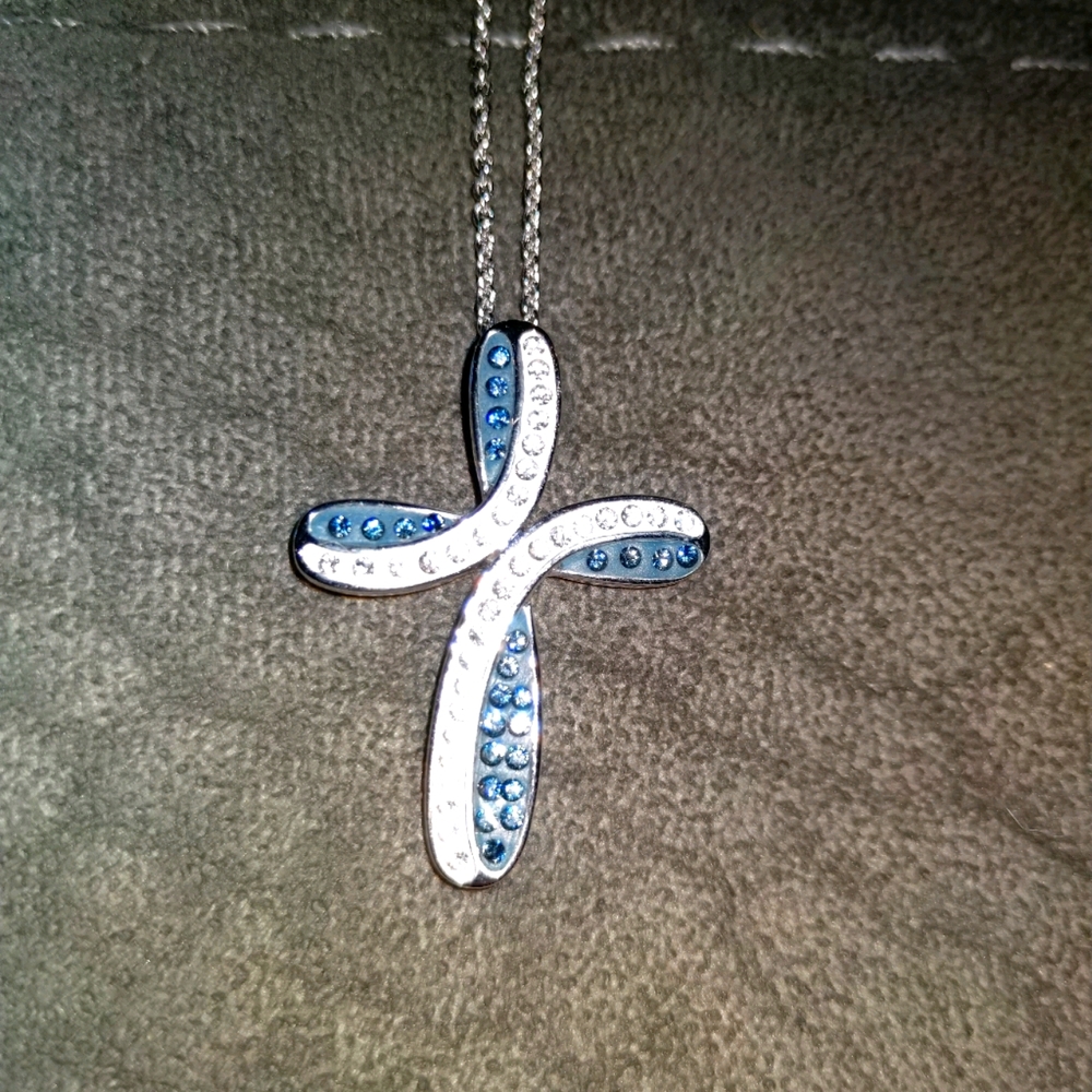 NWT!!! Cross Pendant